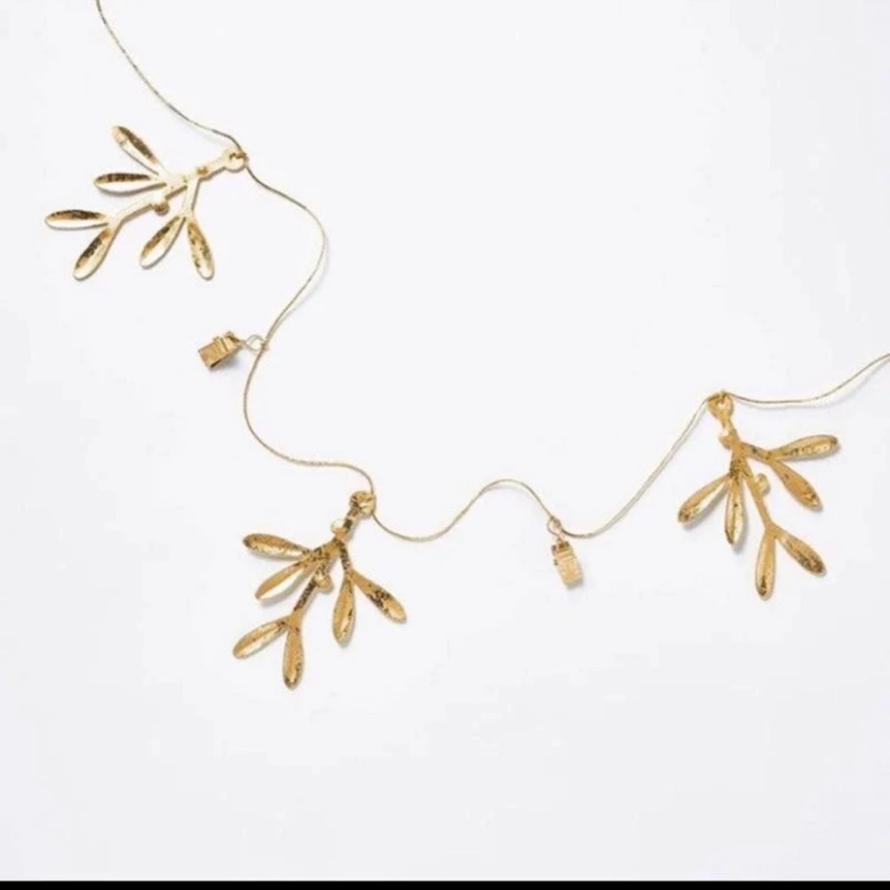 NWT Threshold Designed With Studio McGee Card Display Garland